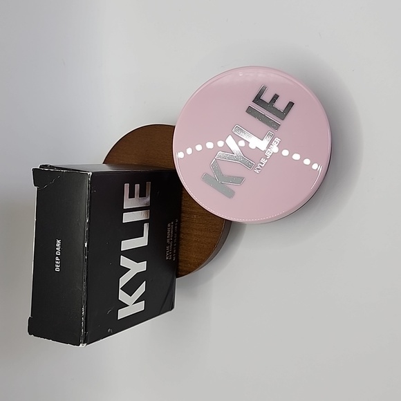 Kylie Kylie Jenner Setting Powder - Deep Dark - Picture 2 of 10